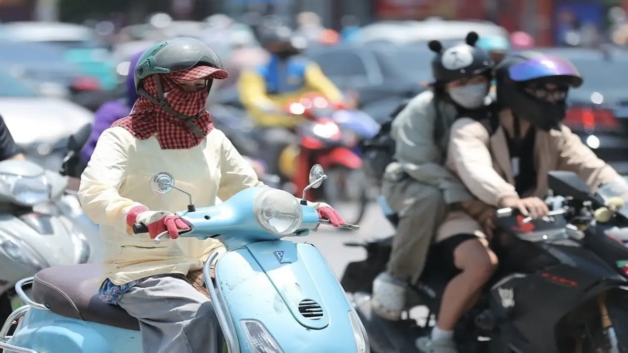 عواصف رعدية تضرب عدة مناطق مع ارتفاع درجات الحرارة هذا المساء